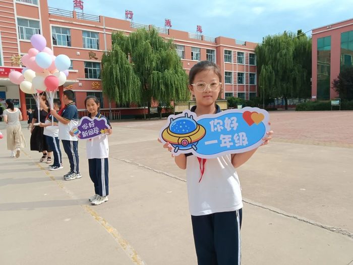 朱砂启智、祝福跨栏……商河县怀仁镇中心小学一年级入学新意满满