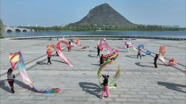 华山脚下彩龙飞