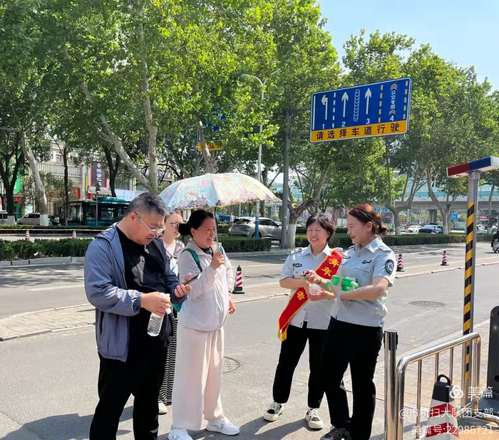 启动“顺心+静心+暖心”助考站，为莘莘学子执笔逐梦护航