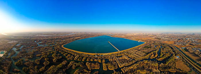 芦花纷飞裹碧湖 初冬湿地美如画——济西国家湿地公园诗意灵动