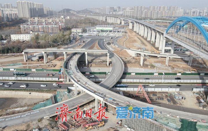 配合道路提升改造，济南绕城高速济南东收费站封闭施工