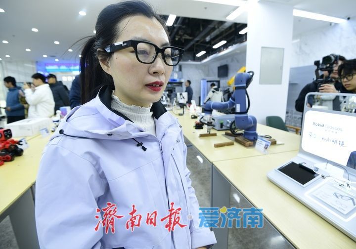 中国北方地区首家机器人6S中心落户济南汉峪金谷