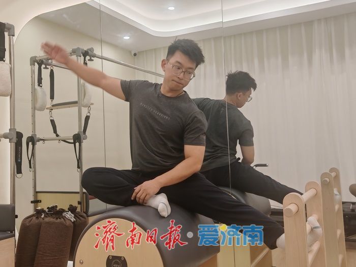 寒冬不“猫冬”：瑜伽教练助力泉城市民健康过冬