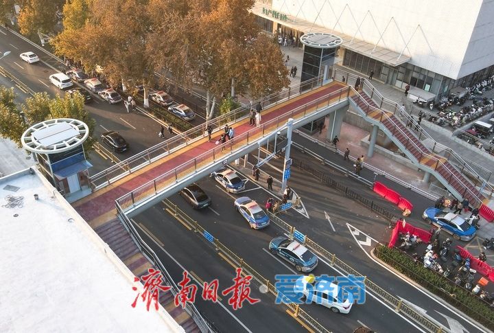 新建过街天桥启用，缓解齐鲁医院医圈交通压力