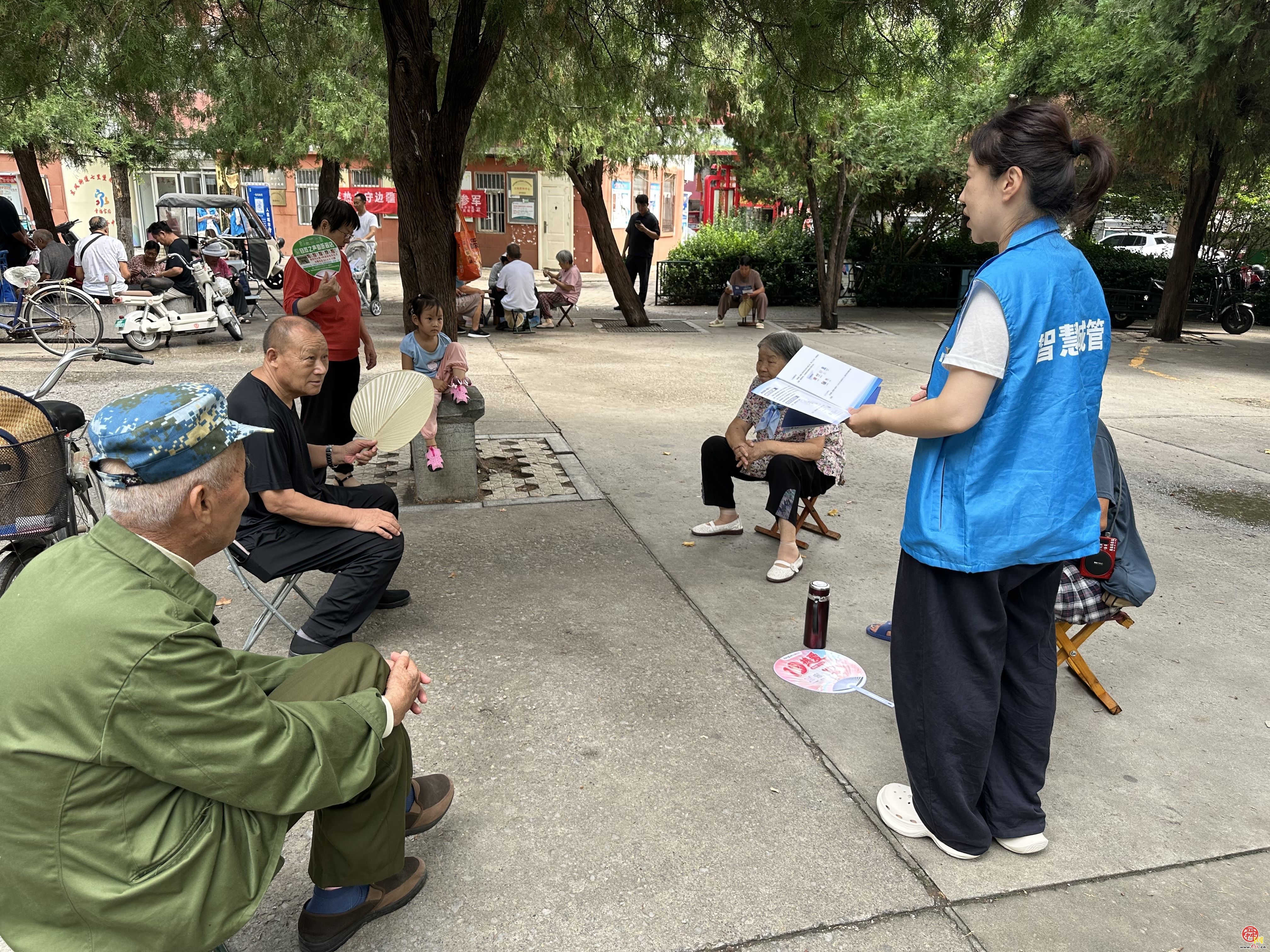 “掌上城管”进社区 面对面教学“零距离”
