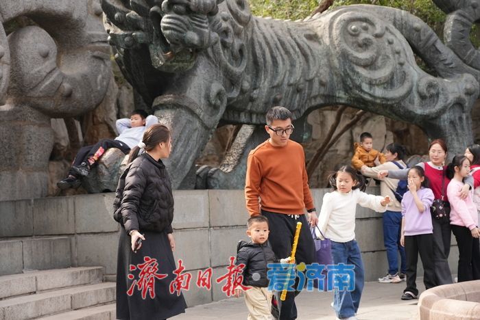 “泉”在济南过大年丨春节打卡泉城地标，黑虎泉《双虎》成亲子热门