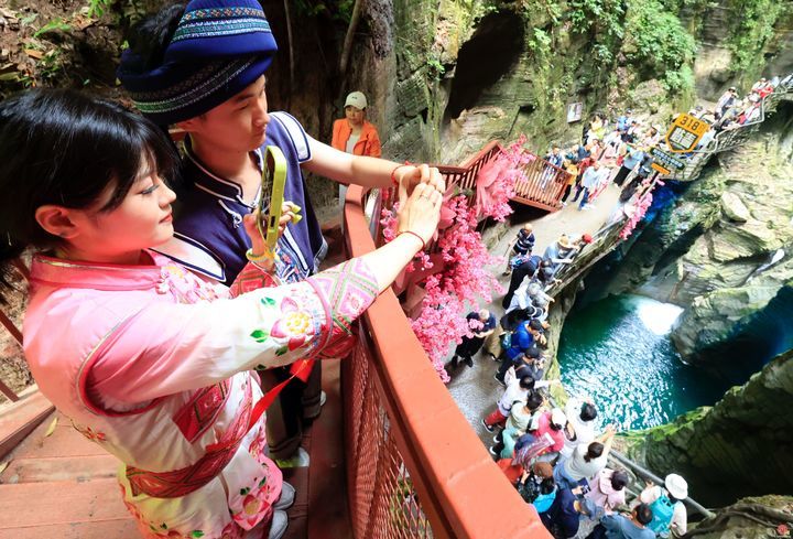 全国媒体、网络达人相聚湖北 解锁恩施地心谷秘境新体验