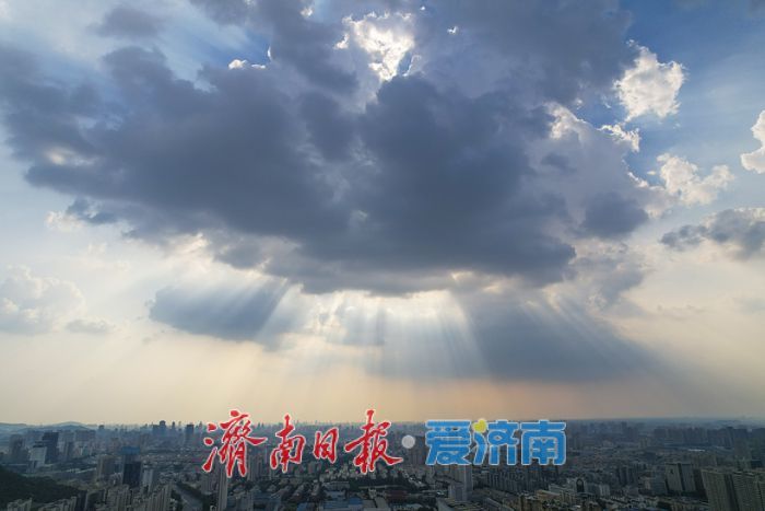 惊艳！济南上空出现“丁达尔效应”，如梦如幻
