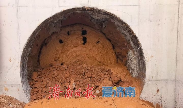 旅游路东段电力管沟项目DGJ6-DGJ5段双线顶管全线贯通