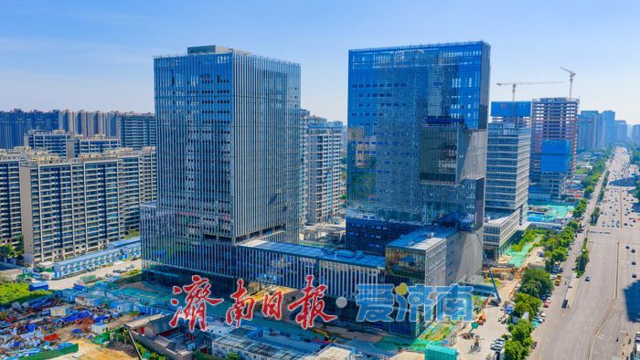 项目强省会｜超百米双子塔亮相济南CBD 明湖国际科创中心B6幕墙施工近尾声