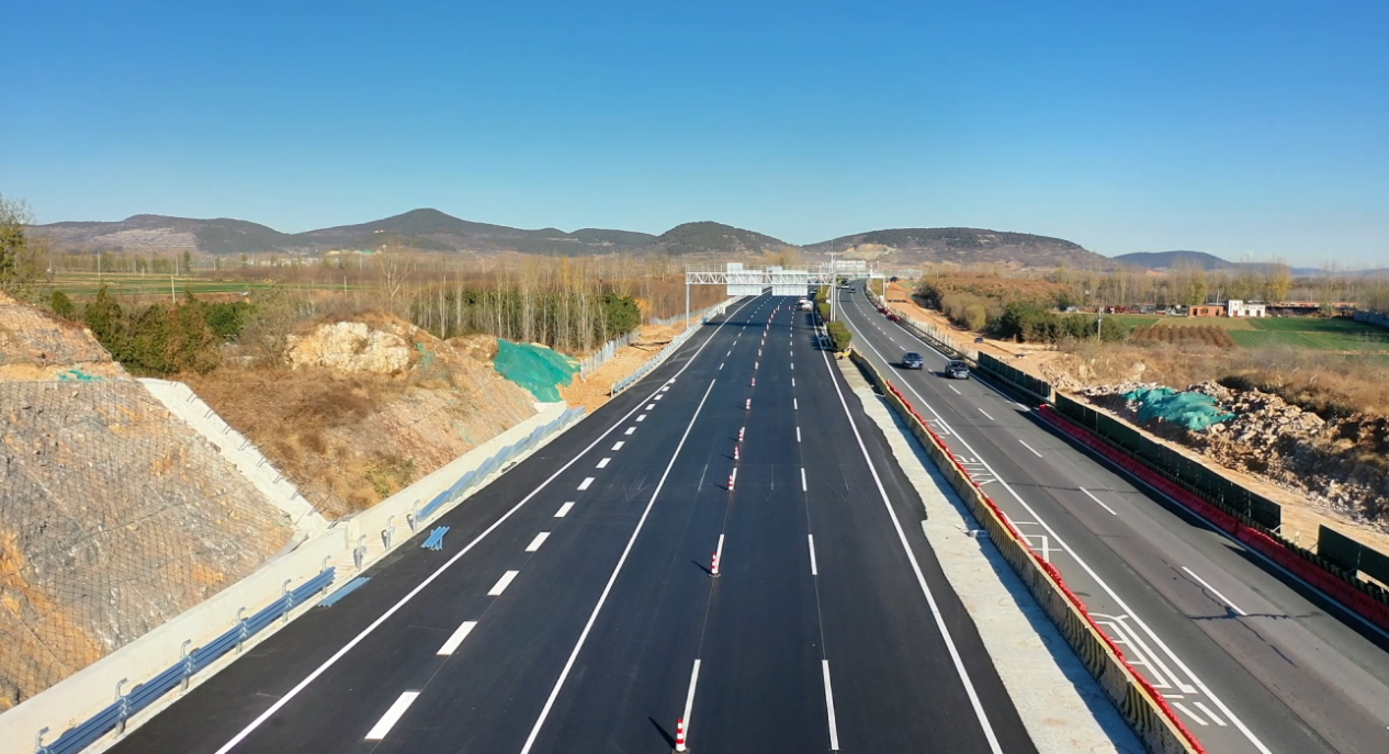 项目强省会丨积极实施“四改八”，济菏高速改扩建年底前实现双向通车