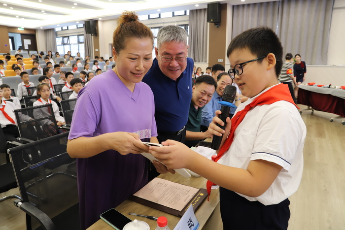 传承国学喜迎国庆，济南市楹联艺术家协会走进燕山小学