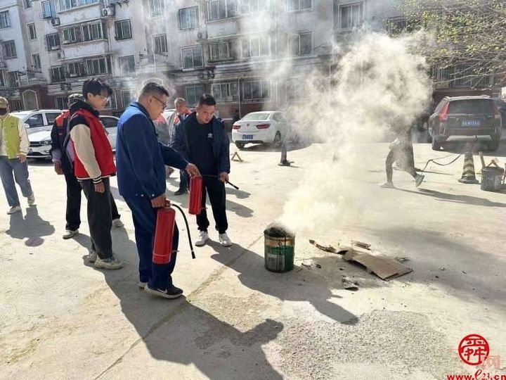 王舍人街道鲍盛苑社区开展消防演练活动