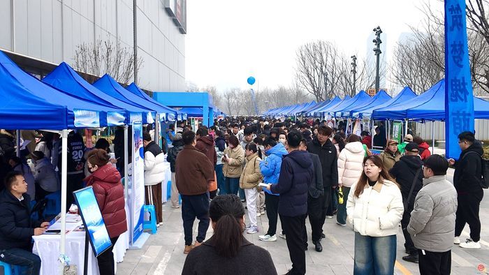 线上线下同步“送岗”  槐荫区2026年春风行动暨就业援助季专场招聘会开启