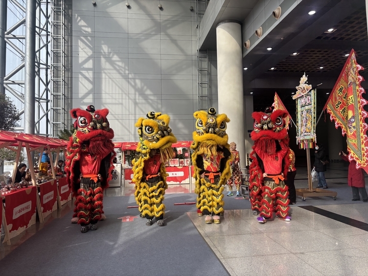 糖葫芦DIY、哪吒cosplay互动……热闹逛房展会，好玩有趣还实惠