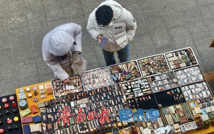 一年四季 泉在济南丨文化市场市民淘宝年味渐浓