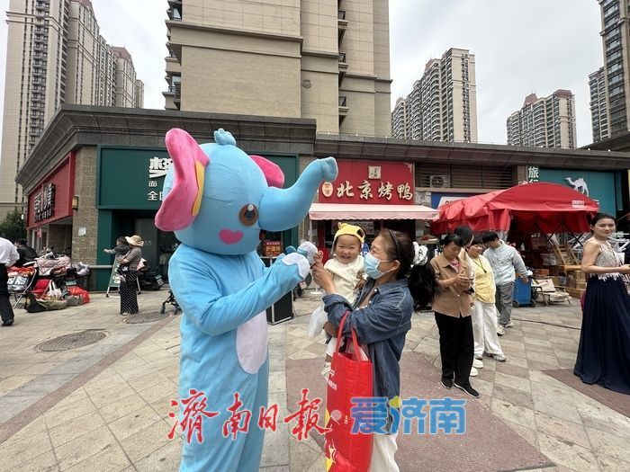 跨越小清河的“红墩墩”来了 济南小巷公交553路开通