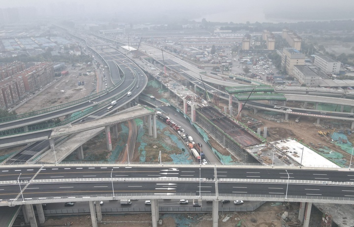 项目强省会｜新建零点立交东西向主线桥南半幅车道合龙在即