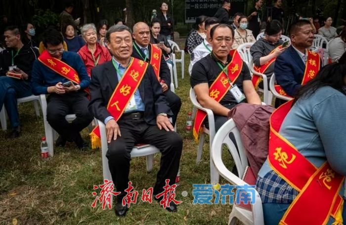 街头五元理发：一把推子“剪”出十年乡愁