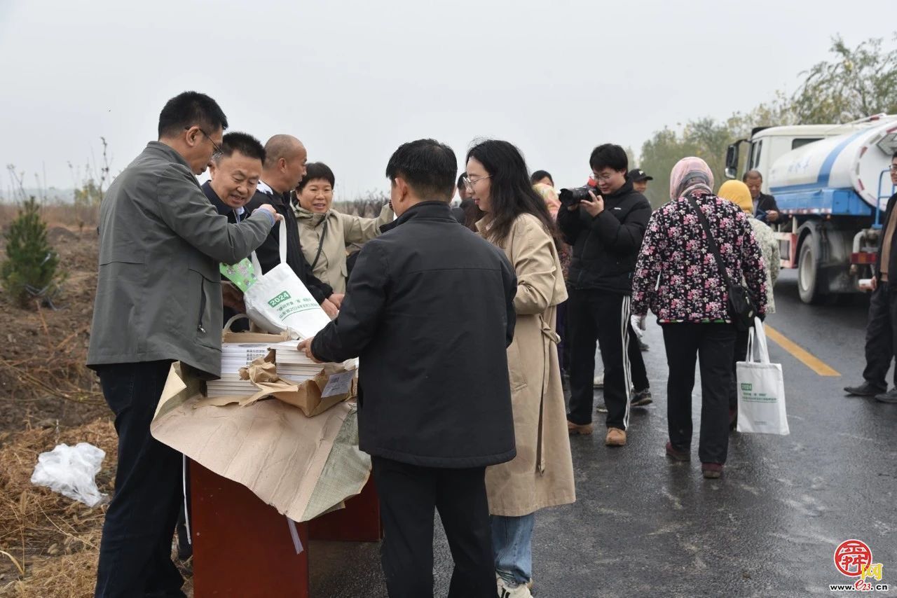 相约湿地 多样尽责 山东省全民义务植树活动在济南市章丘区白云湖国家湿地公园顺利举行