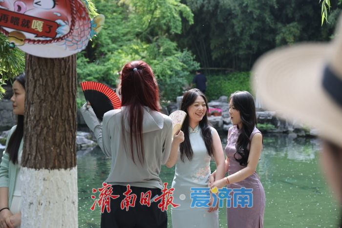 气温升至27℃ 趵突泉里恍如初夏