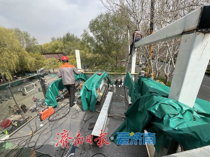一周后完工，济南森林公园南门天桥电梯即将重新启用