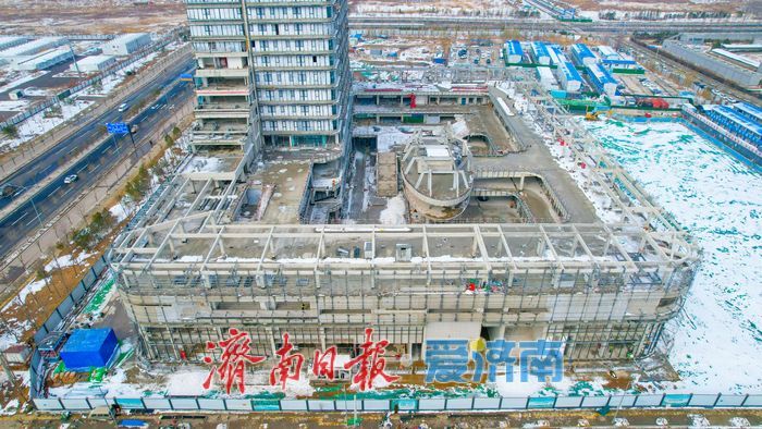 济南工程医疗大数据中心公交枢纽项目主体结构封顶