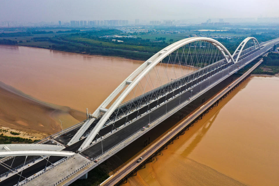 项目强省会｜济南黄河齐鲁大桥全线贯通正在敷设沥青，计划年底通车