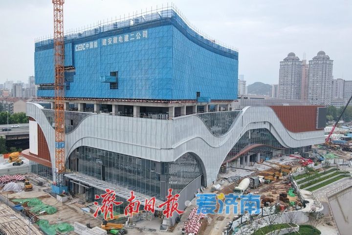 京东MALL济南首店项目进展顺利，外立面施工收尾