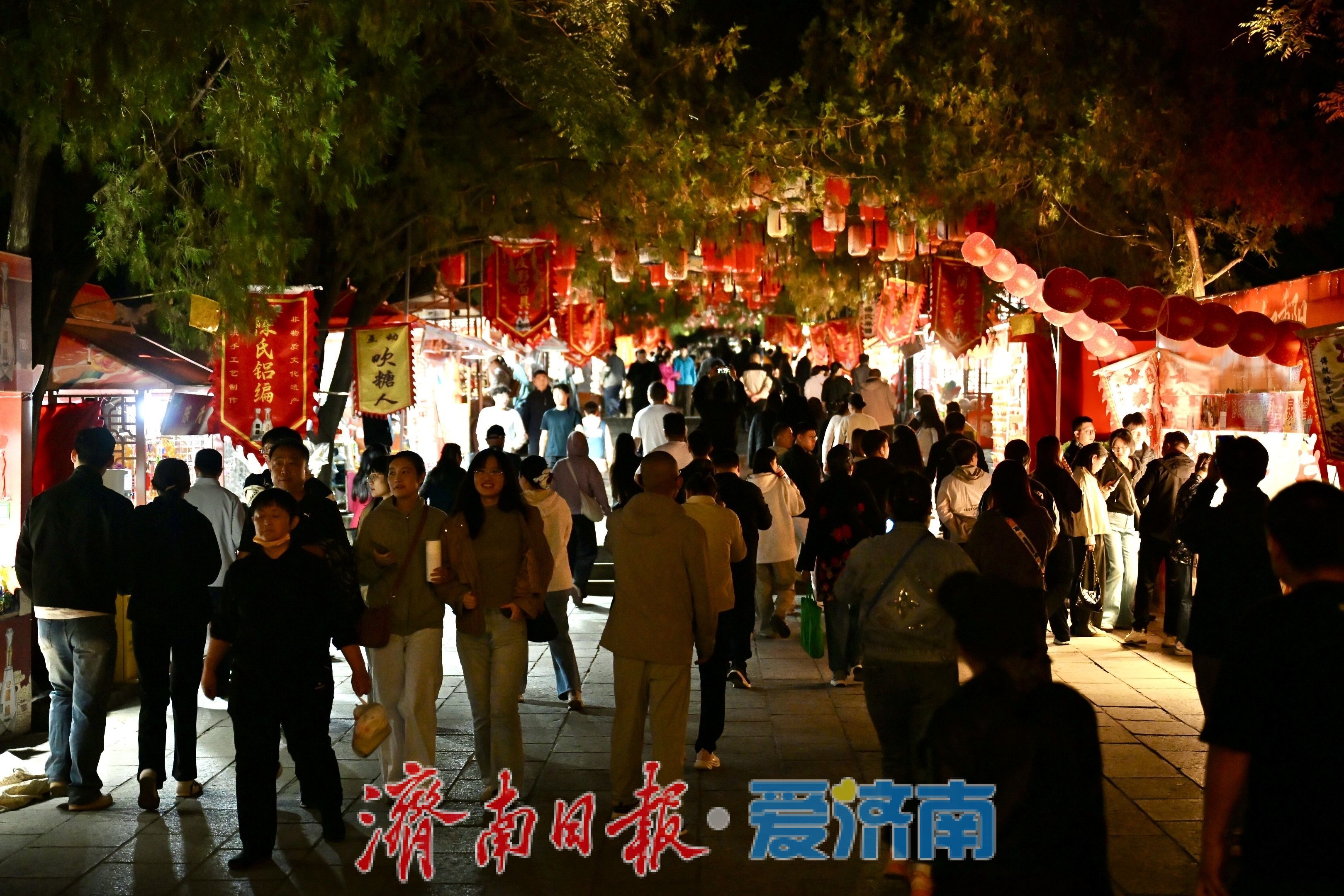 夜色璀璨人气爆棚！千佛山重阳山会夜游热度持续高涨