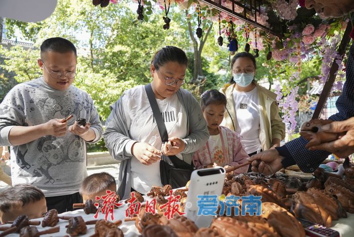 一年四季 泉在济南｜黑虎泉畔文旅市集点亮假日时光