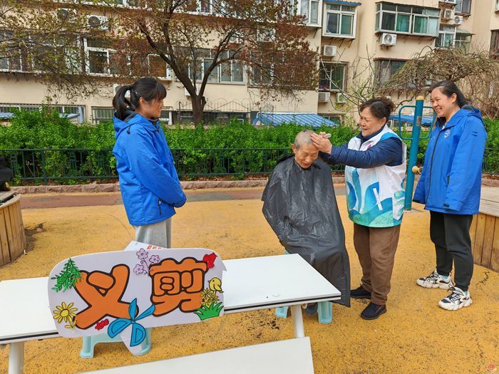 历下区：立足“四化”精细抓建 让支部在小区“生根开花”