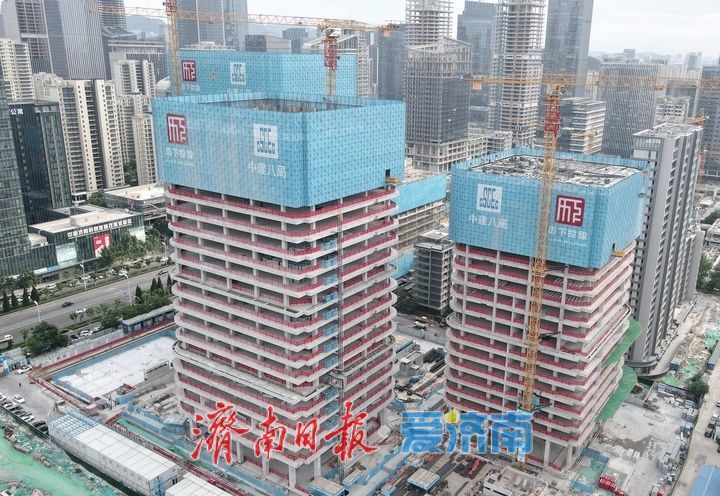 济南CBD“北大门”地标核心建筑封顶