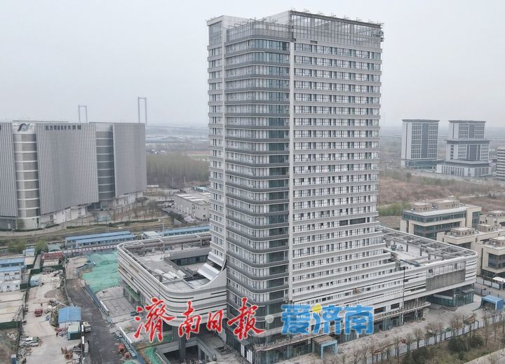 济南西部大型公交枢纽外立面装修进入尾声