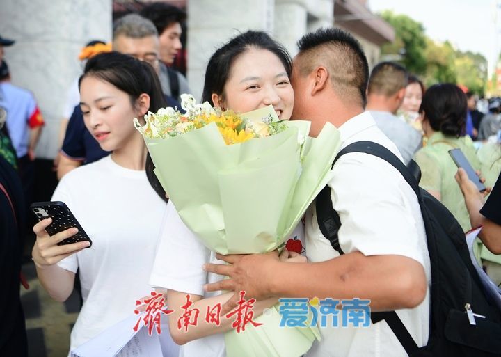 大幕落下，考生挥别高考“成人礼”怀揣梦想再出发