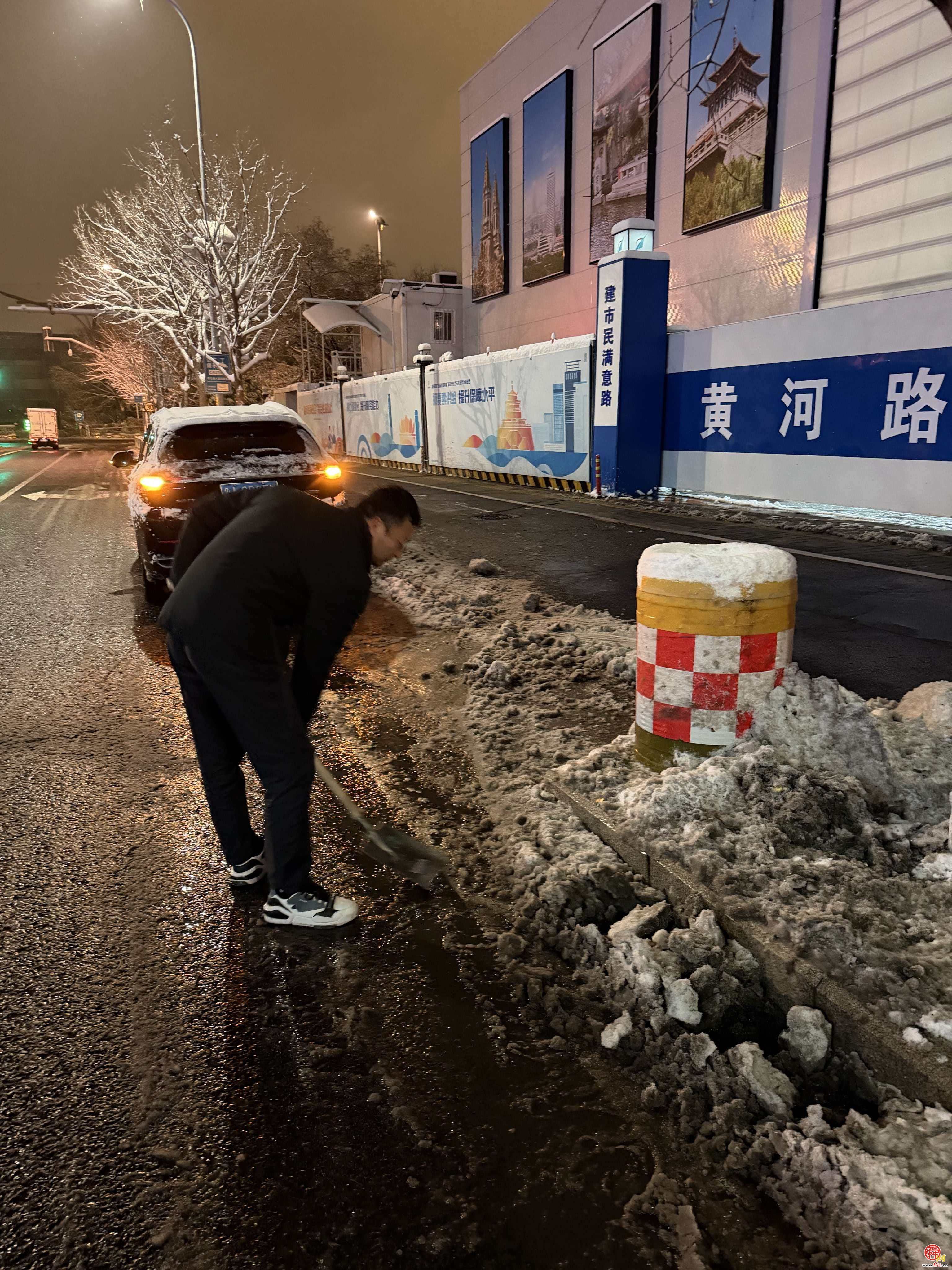 暖心守护平安路——济南公交昼夜奋战应对冰冻天气