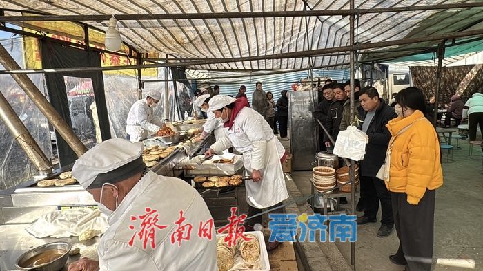 章丘绣惠大集人气火爆 烟火气里年味浓