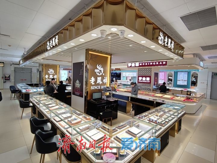 金价“狂飙” 济南市民购金呈现“轻首饰”新趋势