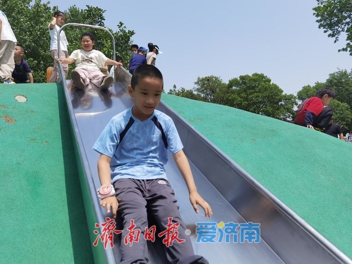 一年四季 泉在济南｜假期亲子游受青睐 儿童友好乐园变身欢乐海洋