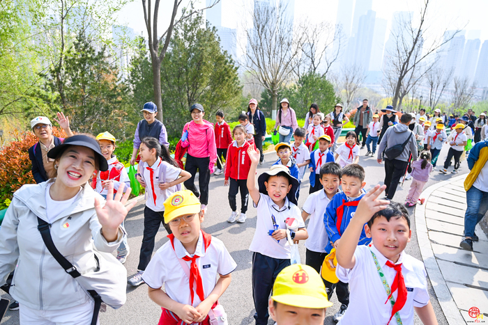 从登山者到守护者 泉城市民有新身份 “一城山色”生态守护志愿服务联盟成立