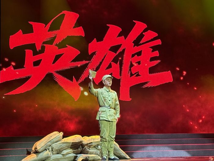 以艺术之力铸魂育人，爱国主义思政舞台剧《城·光》济南首演