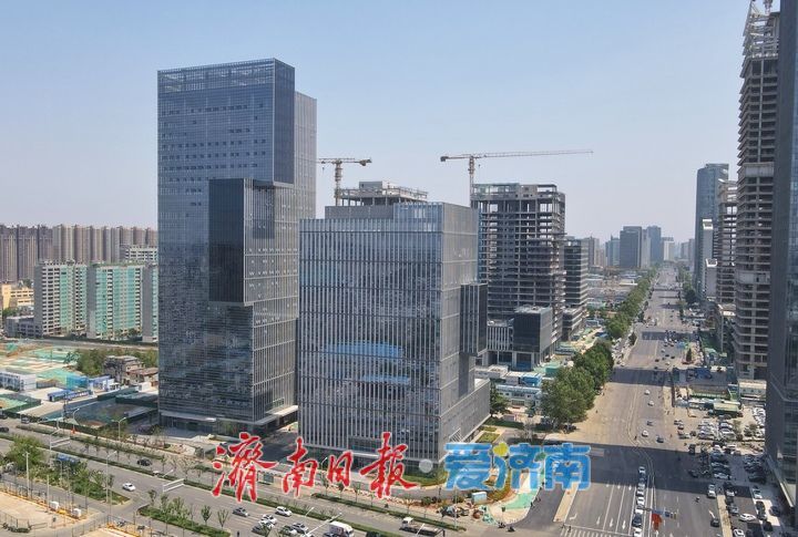 项目强省会｜明湖国际科技创新中心B7地块项目幕墙安装完成