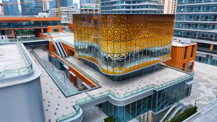 “山”势已成，绿地山东428米超高层全面封顶，刷新齐鲁天际线