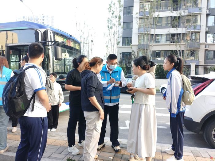 开学护航暖心行 济南公交S171路定制公交守护学子求学路