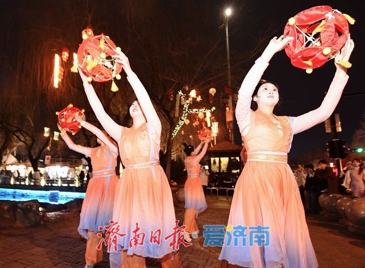 鱼灯巡游映曲水，清照舞韵醉泉城