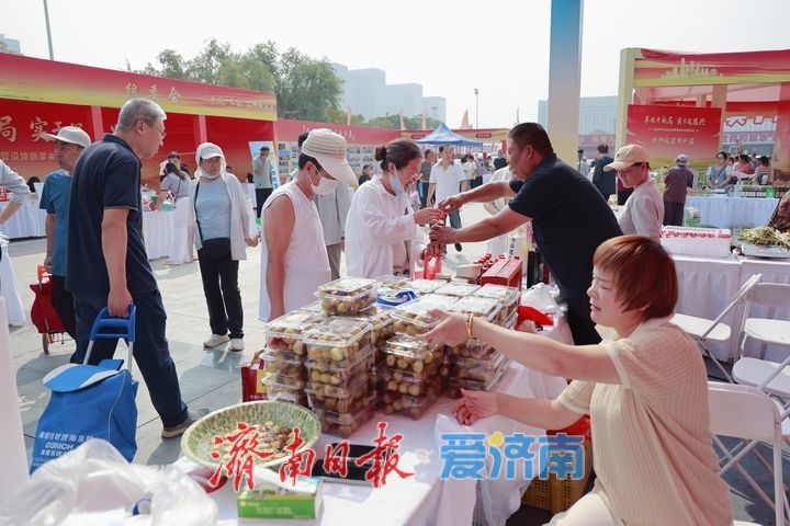 打卡农民丰收节 感受泉城好“丰”景