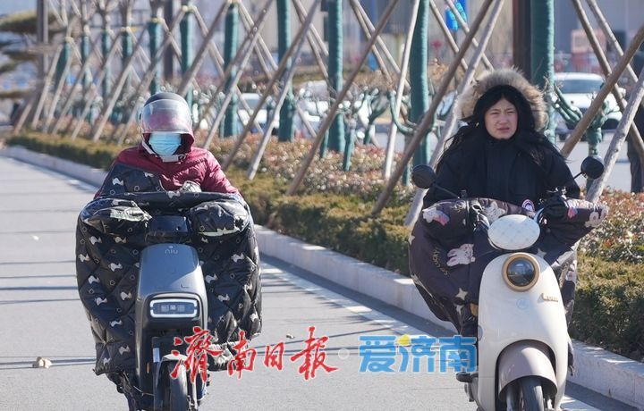 抵御寒潮，济南市民“全副武装”出行
