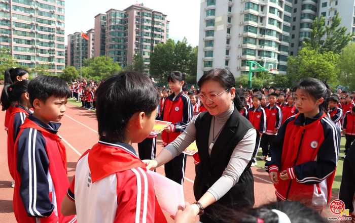 书香润心 阅见成长——济南市槐荫区粼湖居小学开展读书月主题活动