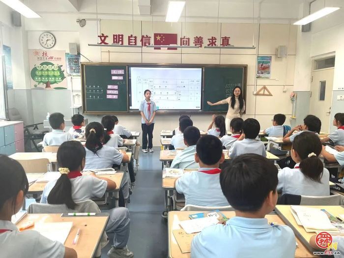 示范课堂绽异彩，青蓝携手促成长——东城教育集团奥龙小学“青蓝工程”之师徒结对展示课研讨活动