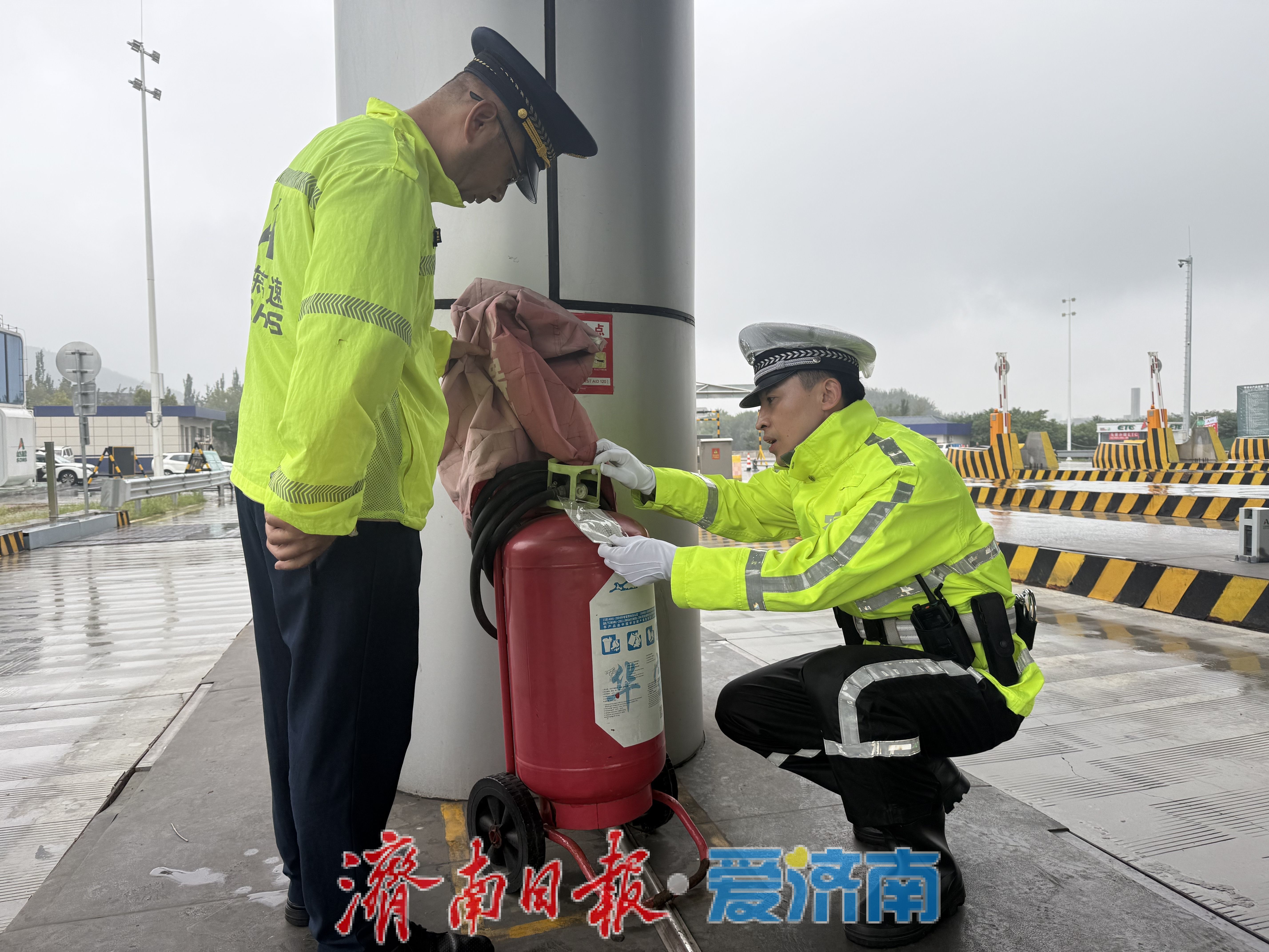 护航返程路，济南市开展重点区域安全检查